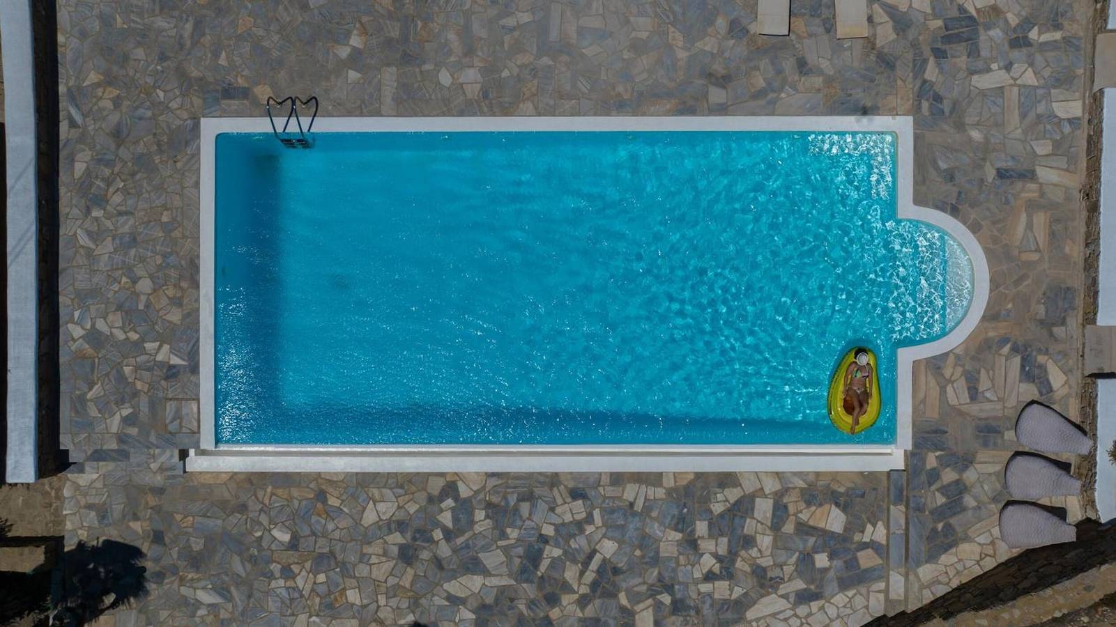 Villa 11.7 – Luxuriöses Wohnen über dem Elia Beach, Mykonos in Mykonos