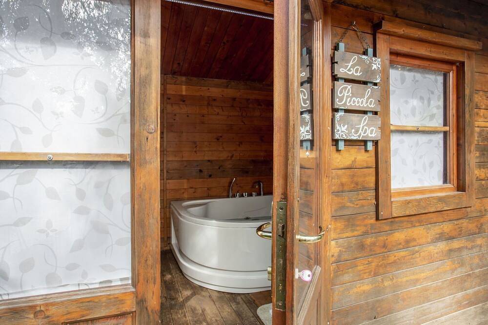 Alleinstehendes Ferienhaus mit privatem Pool, W-Lan, Whirlpool, Tv, Terrasse, Haustiere erlaubt in Monsummano Terme, Pistoia Provinz