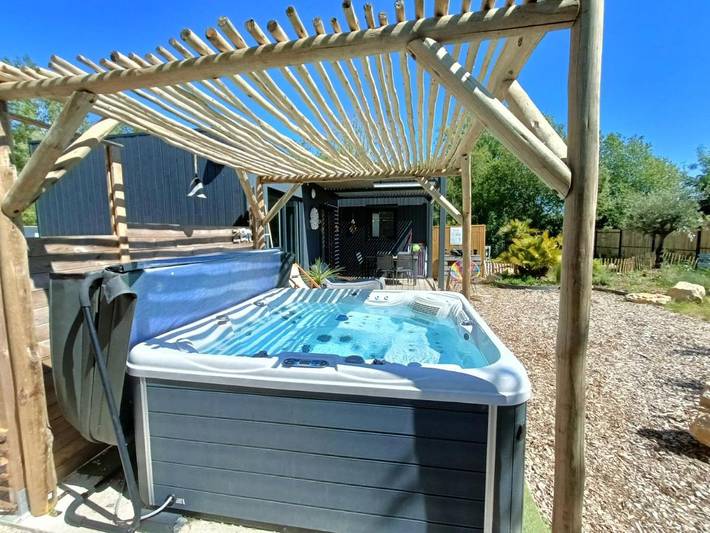 Maison de vacances pour 4 personnes, avec jardin ainsi que piscine et jacuzzi