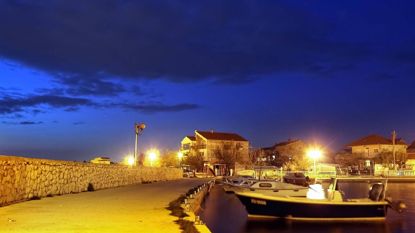 Ganze Ferienwohnung, Große Wohnung in Bibinje mit Terrasse, Garten und Grill in Bibinje, Zadar
