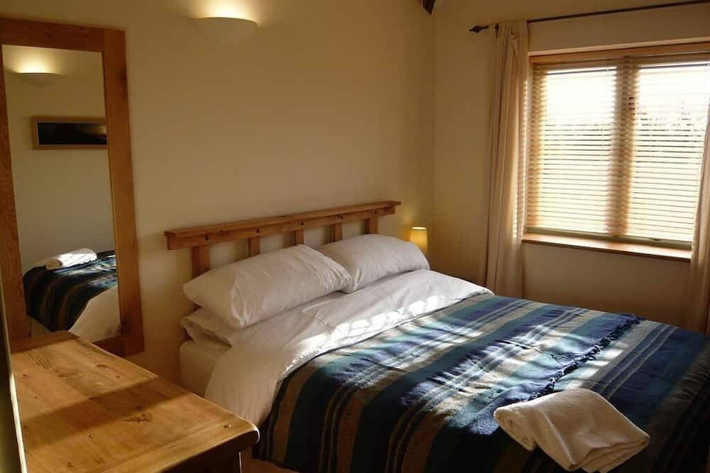 Cottage 2 at Honeysuckle Farm Cottages in Glastonbury, Somerset