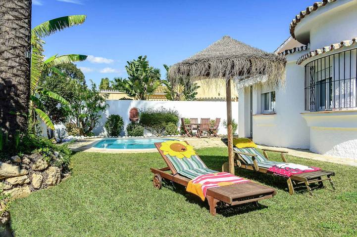 Casa rural para 6 personas, con jardín además de terraza y piscina en Estepona - 3
