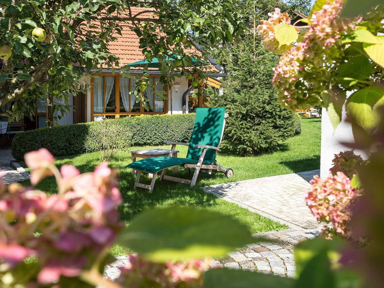 Ganze Ferienwohnung, Landhaus Theresa Suiten und Apartments - Landhaus-Apartment "Blomberg" in Bad Tölz, Tölzer Land