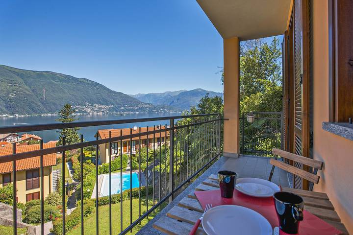 Ferienwohnung für 3 Personen, mit Pool und Seeblick sowie Ausblick und Balkon, mit Haustier in Lago Maggiore (Lombardei) - 2