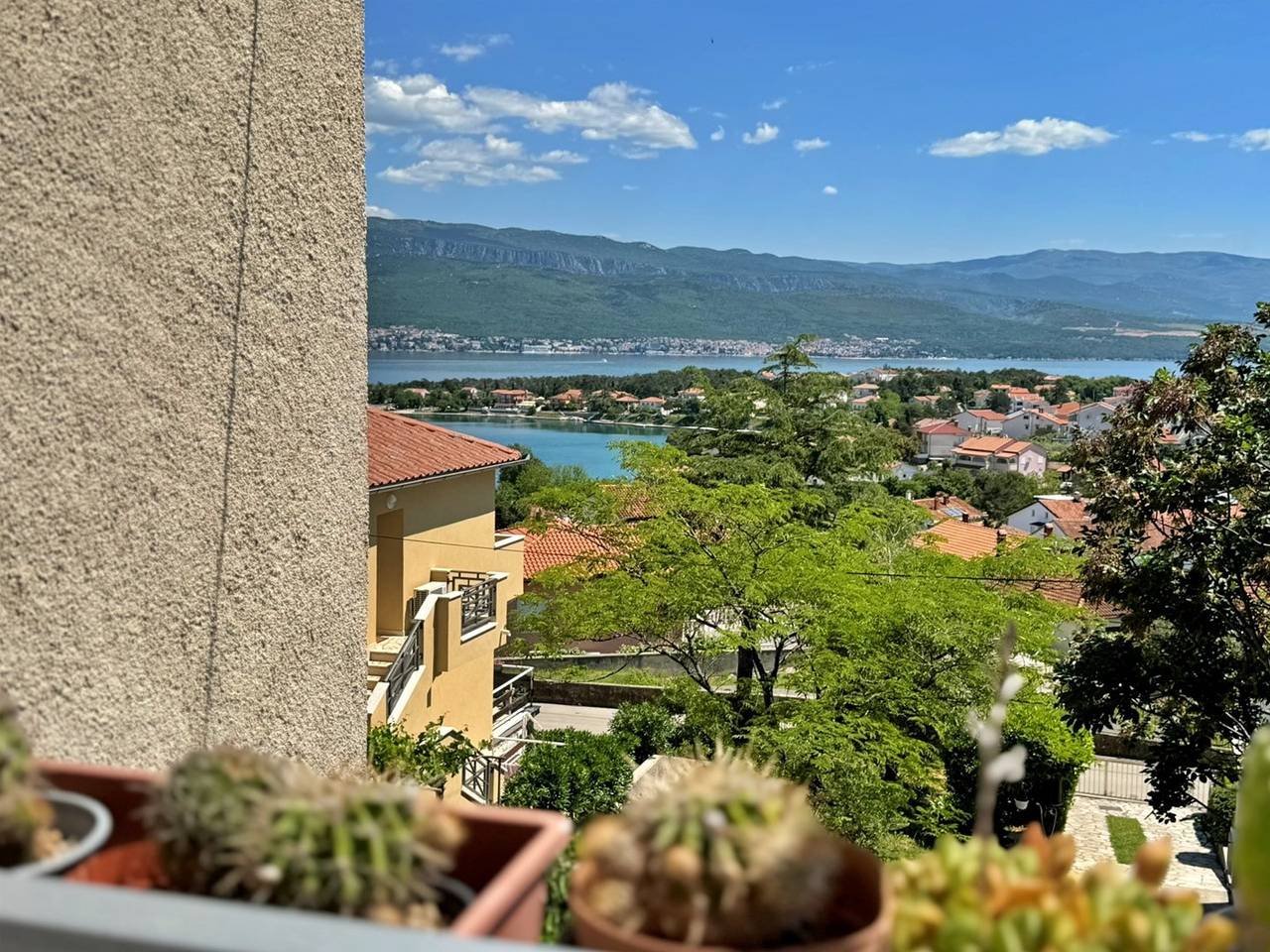 Ganze Wohnung, Studio-Apartment Andjelka - mit Meerblick, ruhige Lage, Küche, Klimaanlage, Grill in Silo (Krk), Krk