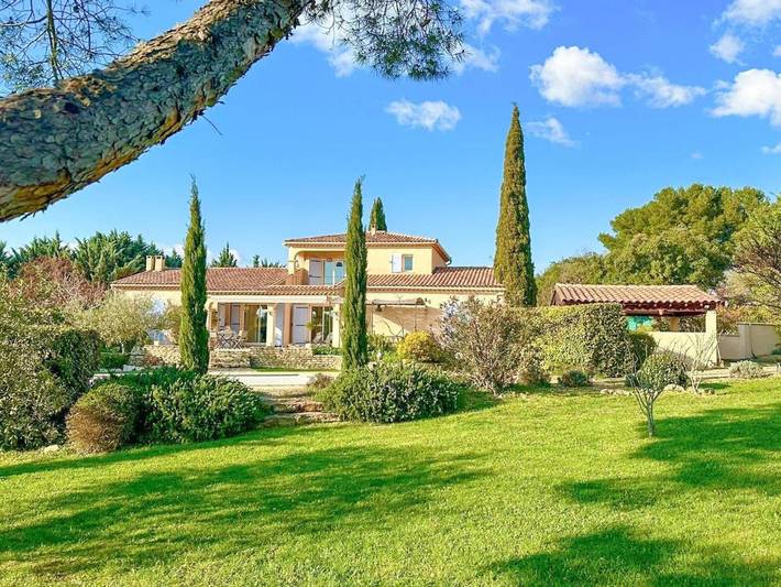 Location de vacances pour 8 personnes, avec piscine ainsi que jardin et balcon à La Roque-sur-Pernes - 2