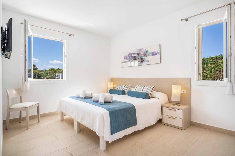 Agueda Menorca - Five Bedroom Villa, Sleeps 10 in Cala Galdana, Coast of Menorca