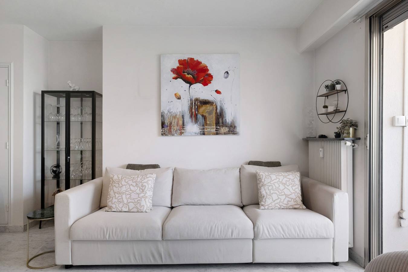 Entire apartment, 'Couronne Du Cros T2 Seaside Apartment' with Private Terrace, Wi-Fi, and Air Conditioning in Cagnes-sur-Mer, Mediterranean Coast (France)