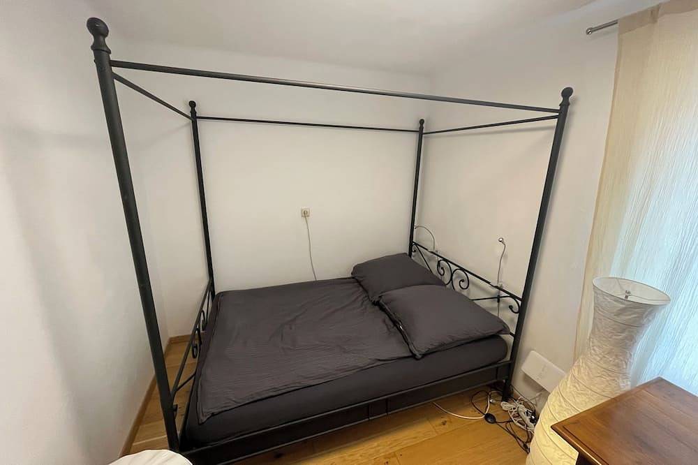Ganze Wohnung, Schöne Eg-Wohnung mit Garten. Zentrale Lage. Fußläufig vom Bahnhof erreichbar. in Furth im Wald, Ostbayern