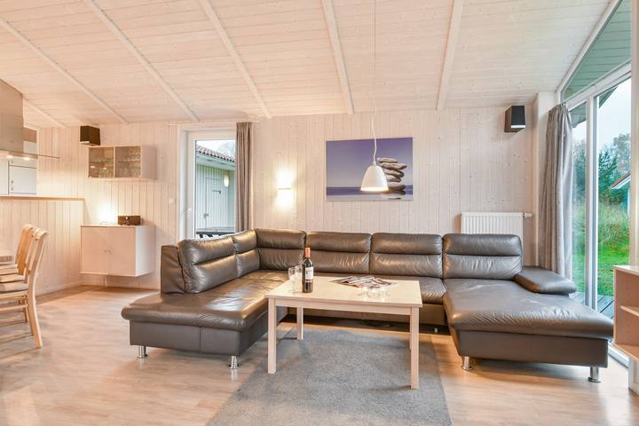 Bungalow für 10 Personen, mit Sauna und Terrasse sowie Balkon/Terrasse in der Lübeck - 3