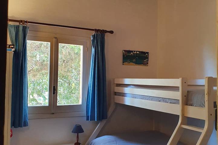 Villa a 20 metri dal mare, nel verde e nella quiete, 3 camere, 2 bagni, giardino in Zarbo di Mare, San Vito Lo Capo