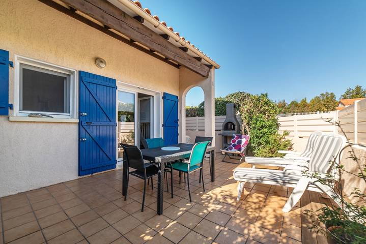 Casa de vacaciones 'Mas Bleu' con piscina compartida y jardín privado in Saint-Cyprien, Costa mediterránea (Francia)