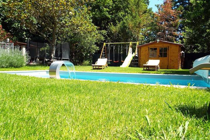 Gîte pour 4 personnes, avec Jacuzzi et Terrasse ainsi que Jardin et Piscine
