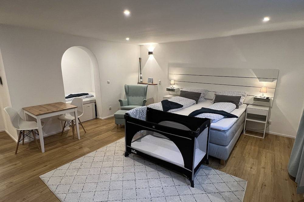 Ganze Wohnung, Dock 8 Strande: Nur 50 Meter bis zum Sandstrand und der Promenade in Kieler Förde, Strande