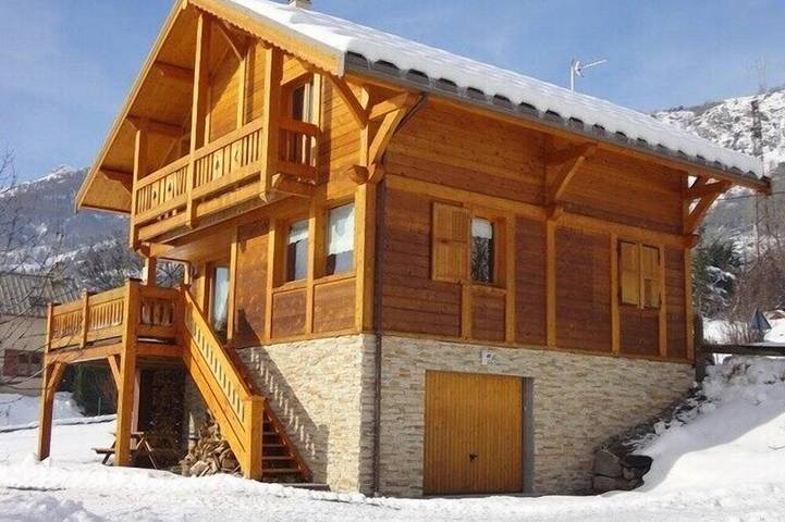 Warmes traditionelles Holzchalet Briançon Serrechevalier 1200m in Briançon, Nationalpark Écrins