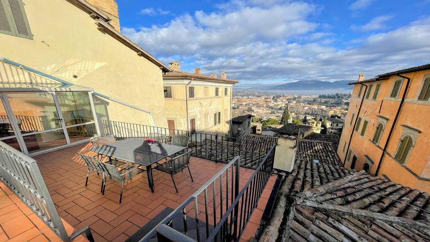 Appartamento per 6 persone, con Balcone/Terrazza e Giardino nonché Panorama a Scheggino