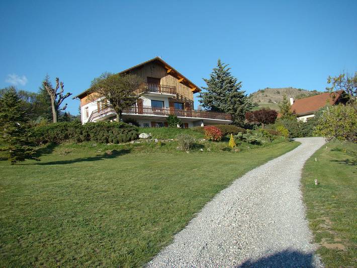 Appartement de vacances pour 6 personnes, avec jardin ainsi que vue sur le lac et terrasse