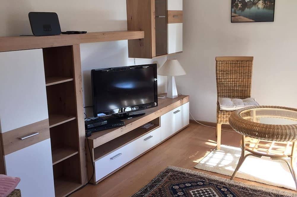 Ganze Wohnung, Geschmackvolle Ferienwohnung  3 mit Süd-West Terrasse und kleinem Garten. in Huglfing, Pfaffenwinkel