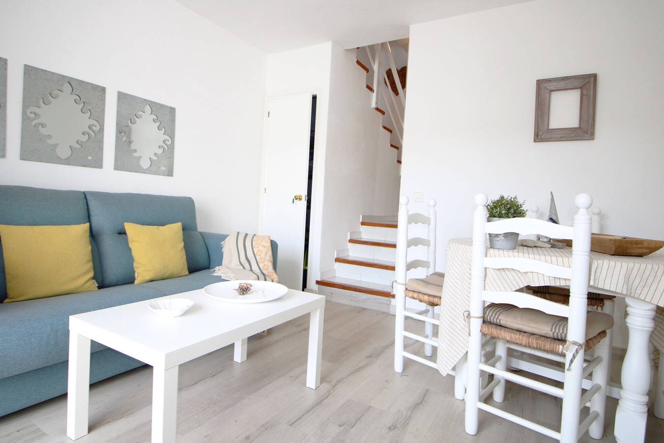 Apartamento entero, Apartamento con terrazas , patio, parking ,parque, jardín y piscinas. in Son Parc, Es Mercadal