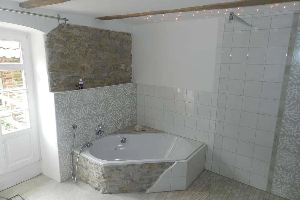 Romantisch gelegene, historische Wassermühle im Silberbachtal in Horn-Bad Meinberg, Kreis Lippe