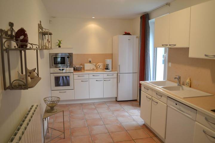 Gîte pour 4 personnes, avec terrasse ainsi que piscine et jardin à Saint-Cybardeaux - 3