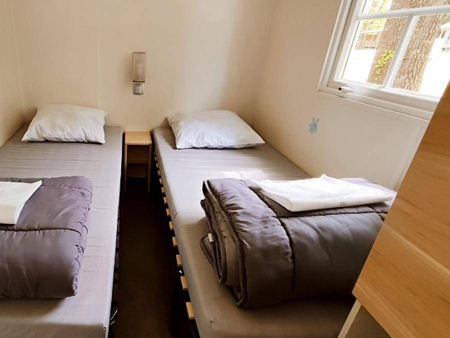 Flower Camping Les Berges de la Dordogne - Mobilheim 6 personen - Mobilheim Standard 30m² Tremolat - 3 Schlafzimmer + Halbüberdachte Terrasse 6 Pers. in Trémolat, Périgord Pourpre