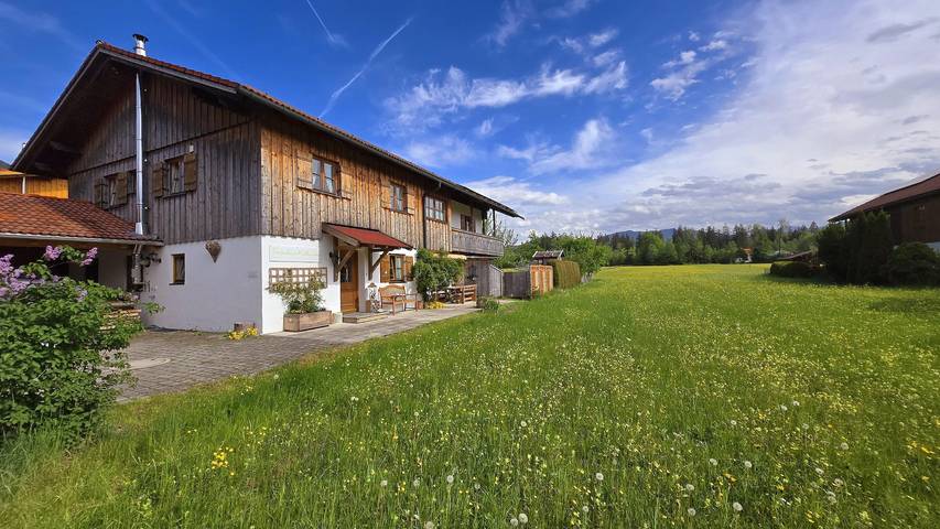 Ferienhaus für 6 Personen, mit Terrasse und Garten sowie Pool im Tölzer Land