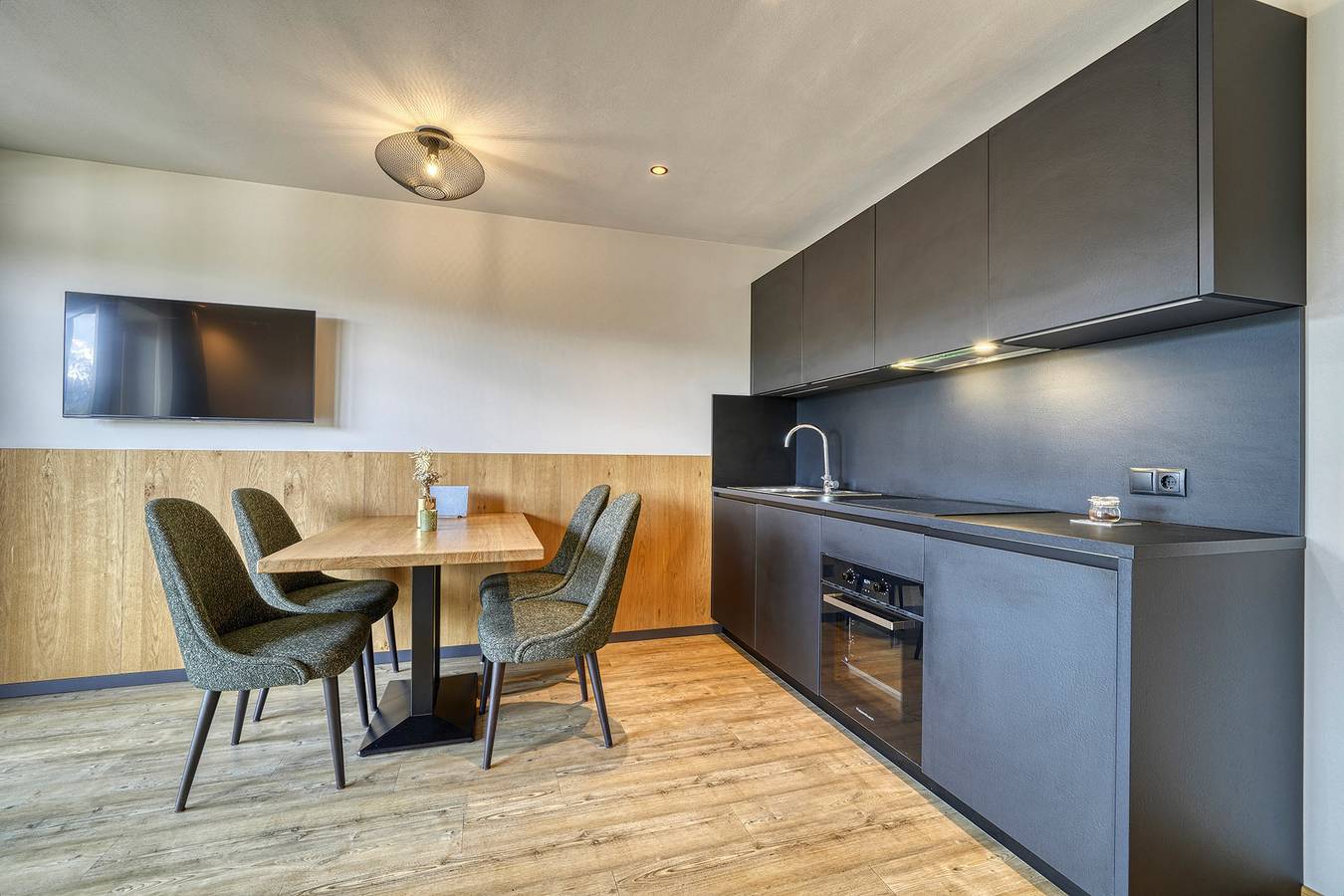 Ganze Wohnung, Ferienwohnung "Schlossberg Rosengarten" mit Bergblick, privater finnischer Sauna und Garten in Deutschnofen, Eggental