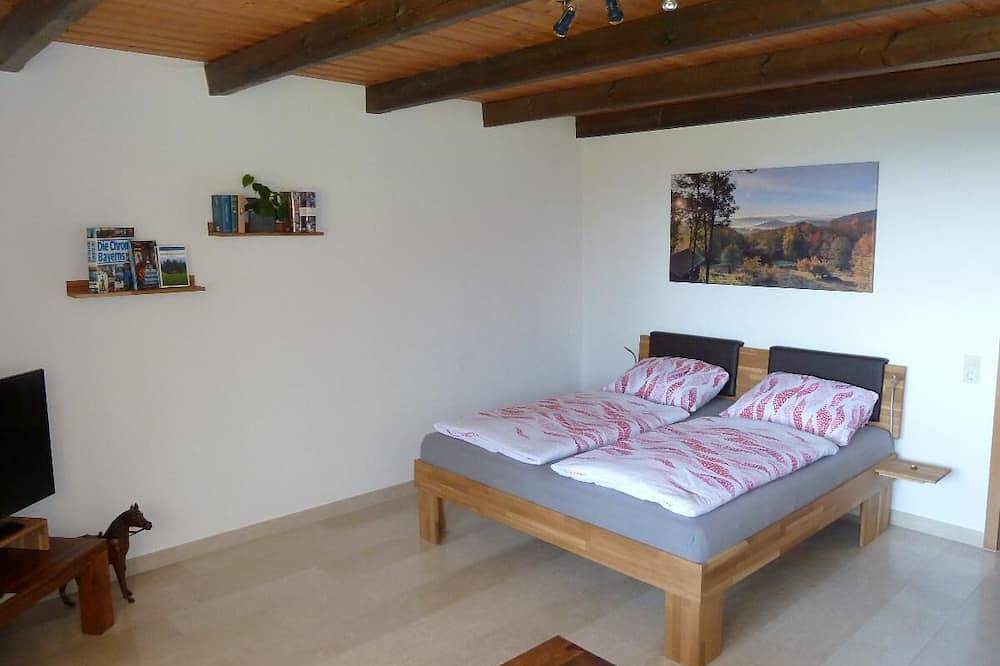 Ganze Wohnung, Gemütliche Ferienwohnung mit zwei Schlafzimmer und Terrasse in Zenting, Ostbayern