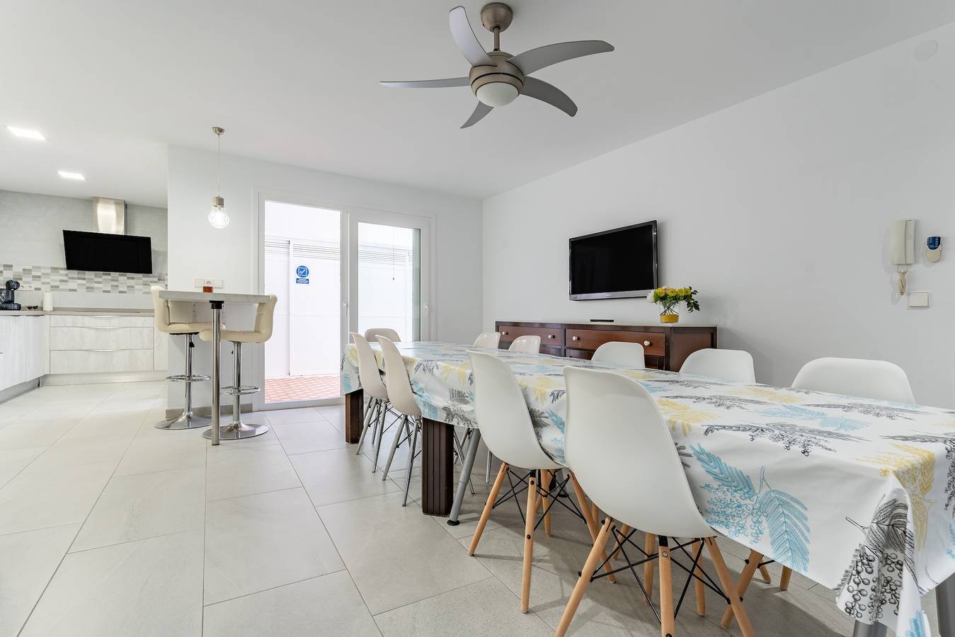 Holiday Home 'Capitán' with Private Terrace, Balcony & Wi-Fi in Fuengirola Centre, Fuengirola