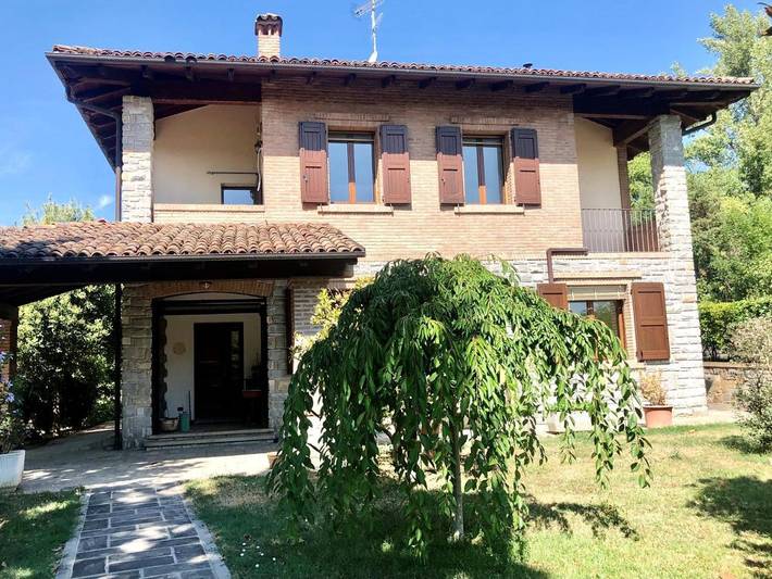 Appartamento per 7 persone, con Balcone e Terrazza nonché Giardino e Panorama a Zocca