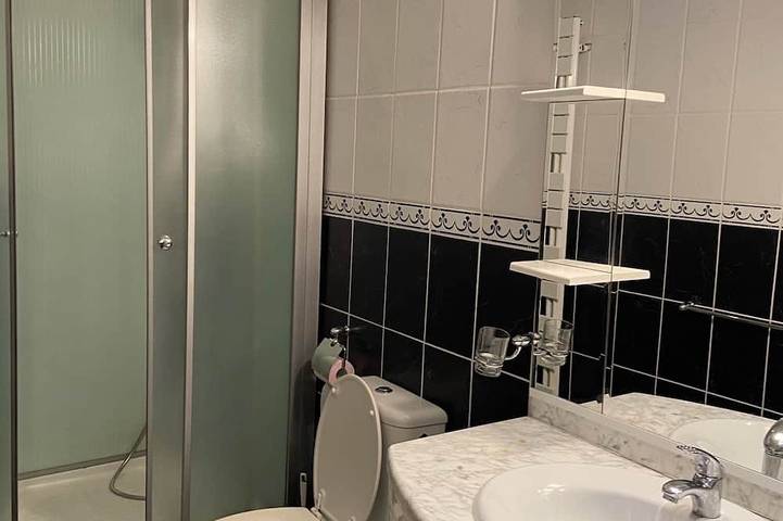Casa de vacaciones para 6 personas, con terraza además de jardín y piscina - 1
