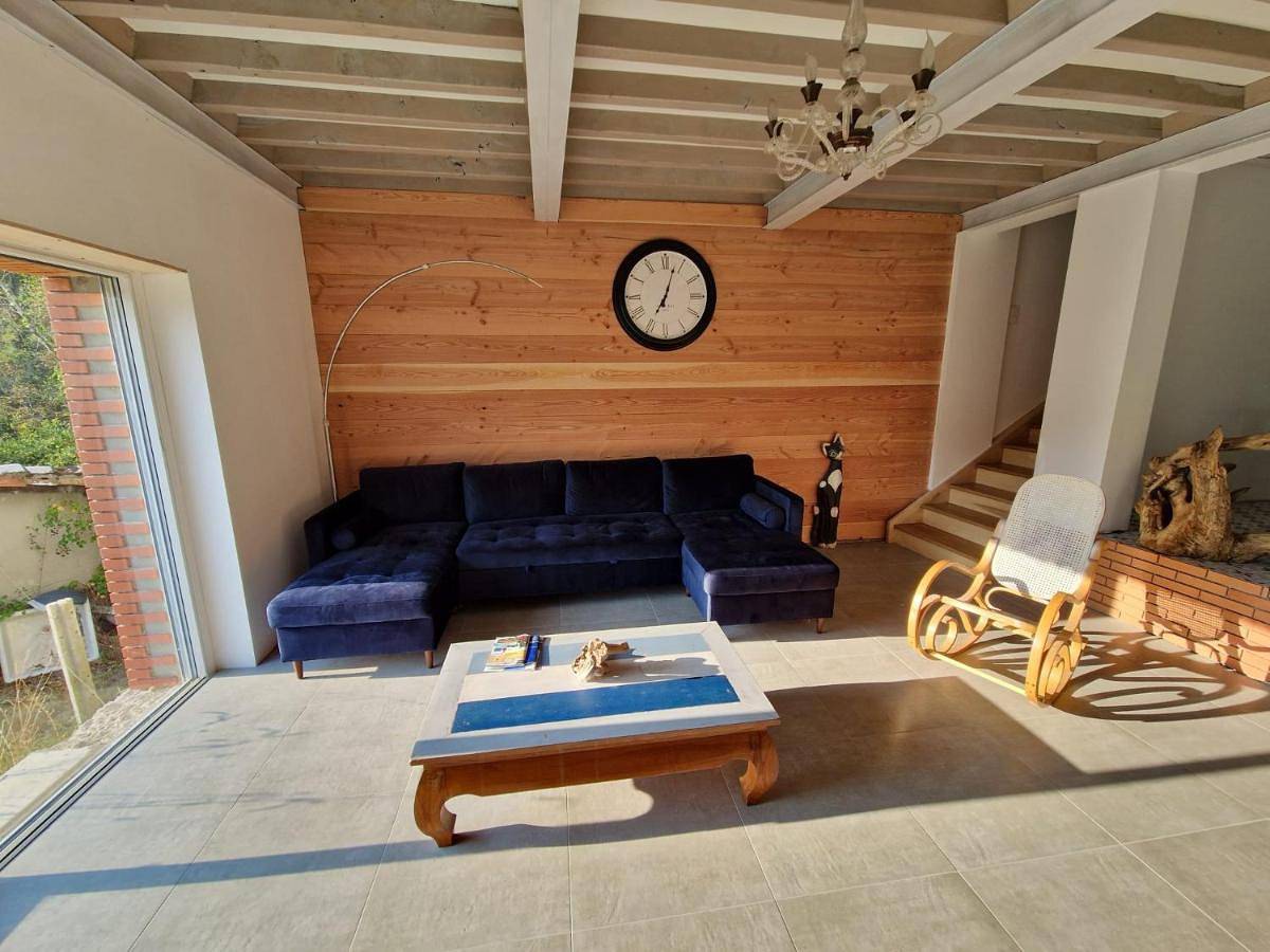 Three-Bedroom House in Saint-Priest-la-Roche, Région de Roanne
