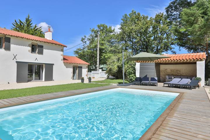 Location de vacances pour 8 personnes, avec piscine et jardin à Le Girouard