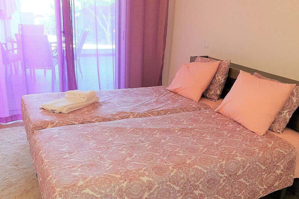 Apartamento inteiro, Luxuoso T2 300m para uma praia linda, Tv, Ac, Wifi, totalmente equ. in Aldeia das Açoteias, Albufeira