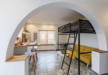 Gîte pour 3 personnes, avec terrasse ainsi que vue et piscine à Boussu