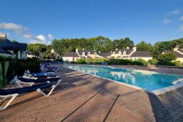 Gîte pour 4 personnes, avec jardin ainsi que piscine et terrasse dans Golf Saint-Laurent
