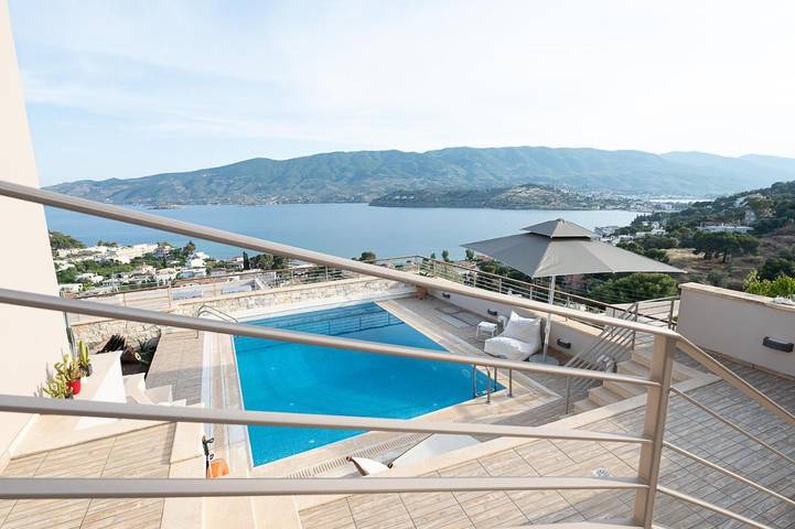 Location de vacances pour 4 personnes, avec piscine ainsi que jardin et vue dans Poros - 4