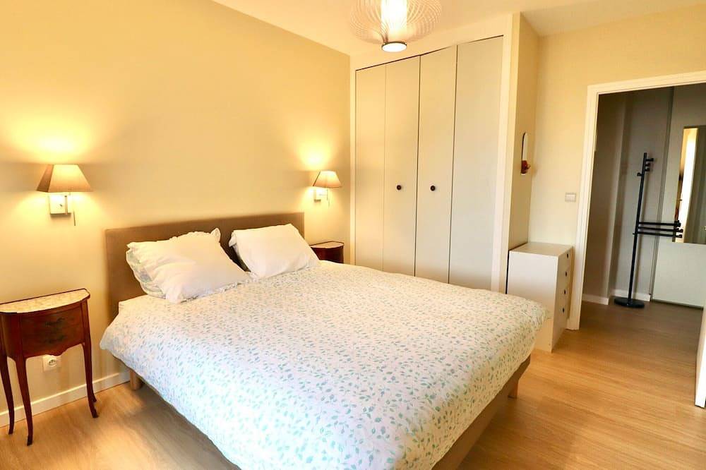 Entire apartment, Bright 2-bedroom apartment with terrace, parking and Wifi in Veyrier-du-Lac in Veyrier-du-Lac, Annecy region