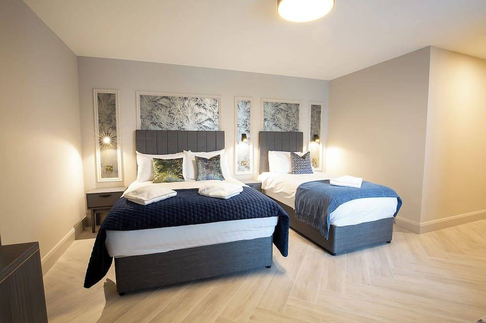 Luxury Large bedroom in the heart of Galway City in Eyre Square, Galway