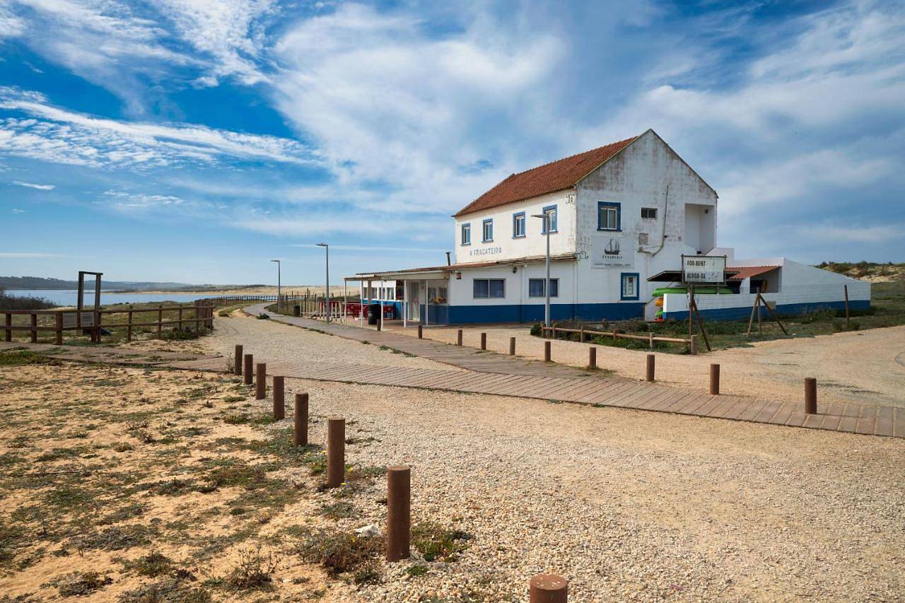Apartamento inteiro, One-Bedroom Apartment in Costa Alentejana