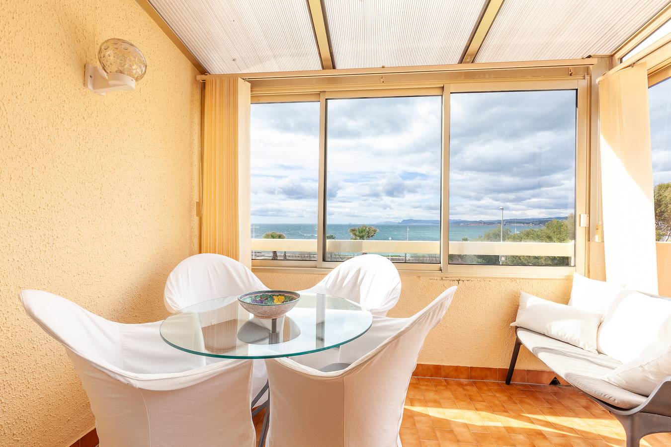 Appartement entier, Appartement '4 Personnes' avec terrasse partagée et jardin privé in Six-Fours-Les-Plages, Région De Toulon