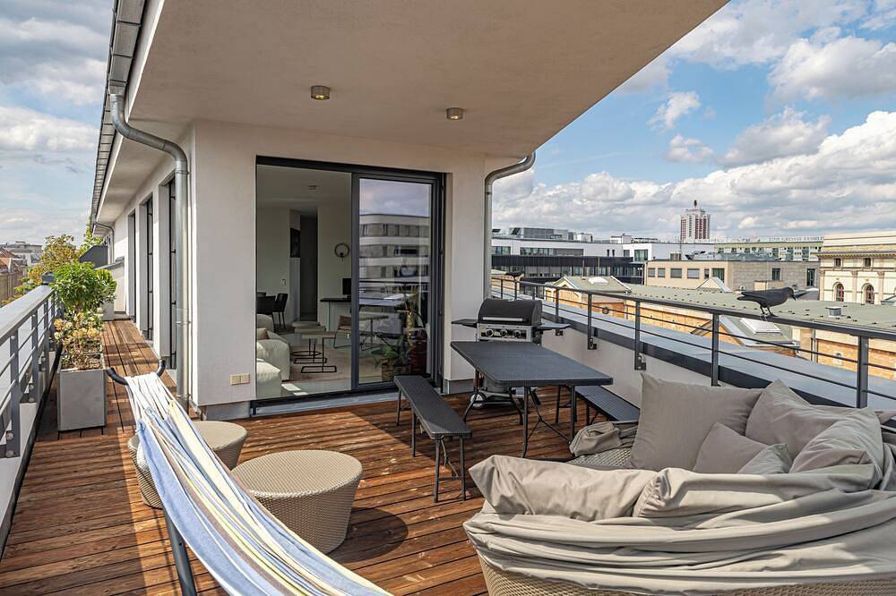 Apartamento entero, Modern & Exclusive Penthouse in Top Location  w/ Roof Terrace & Garage in Leipzig Mitte, Leipzig