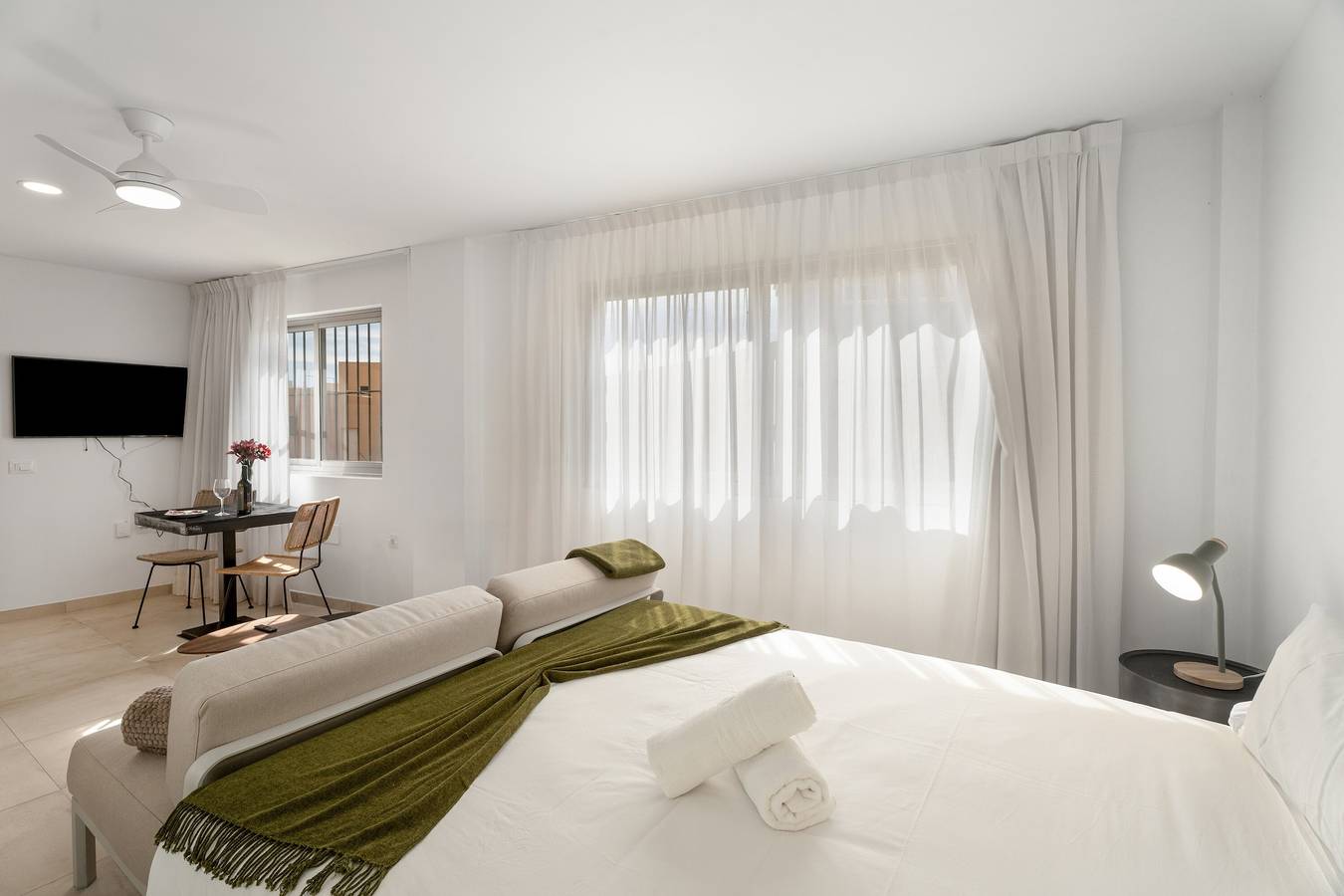 Geheel appartement, Vakantieappartement 'Bellavista, Bajo B' met Zeezicht en Wi-Fi in Alcala, Guía de Isora