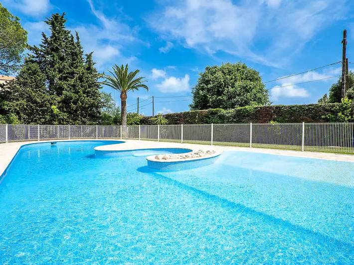 Gîte pour 4 personnes, avec piscine et terrasse à Antibes