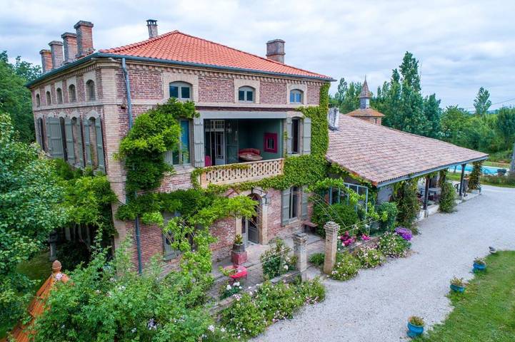 Chambre d’hôte pour 2 personnes, avec bassin pour enfant et jardin ainsi que vue et piscine