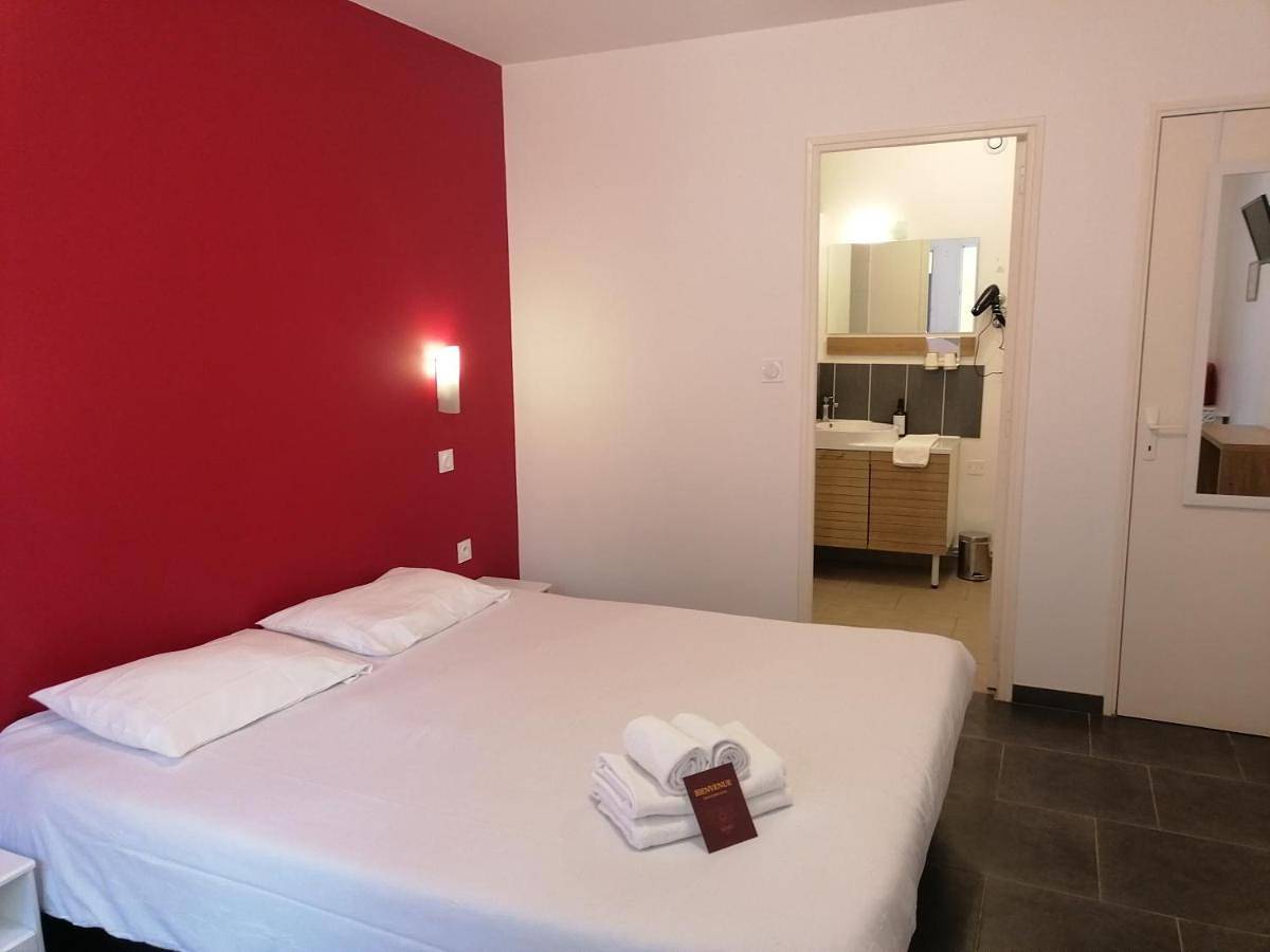 Budget Double Room in Sauvagnon, Béarn