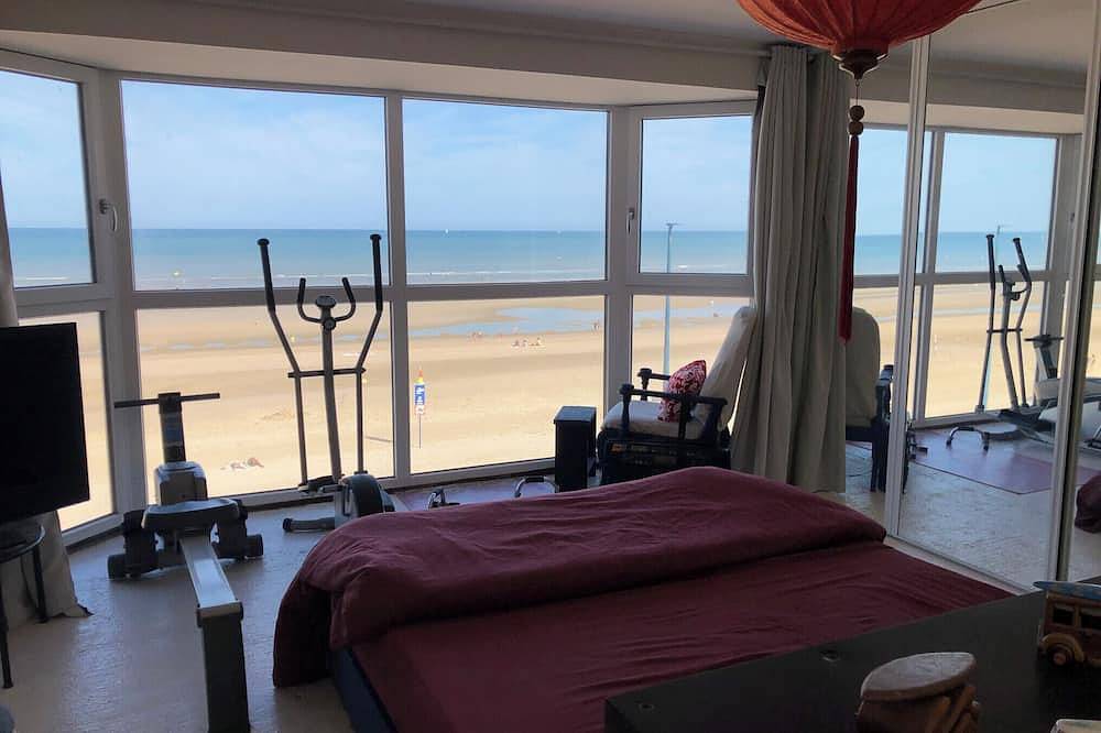 Villaloha, luxury home on the sea wall. in Bray-Dunes, Flanders Dune Coast