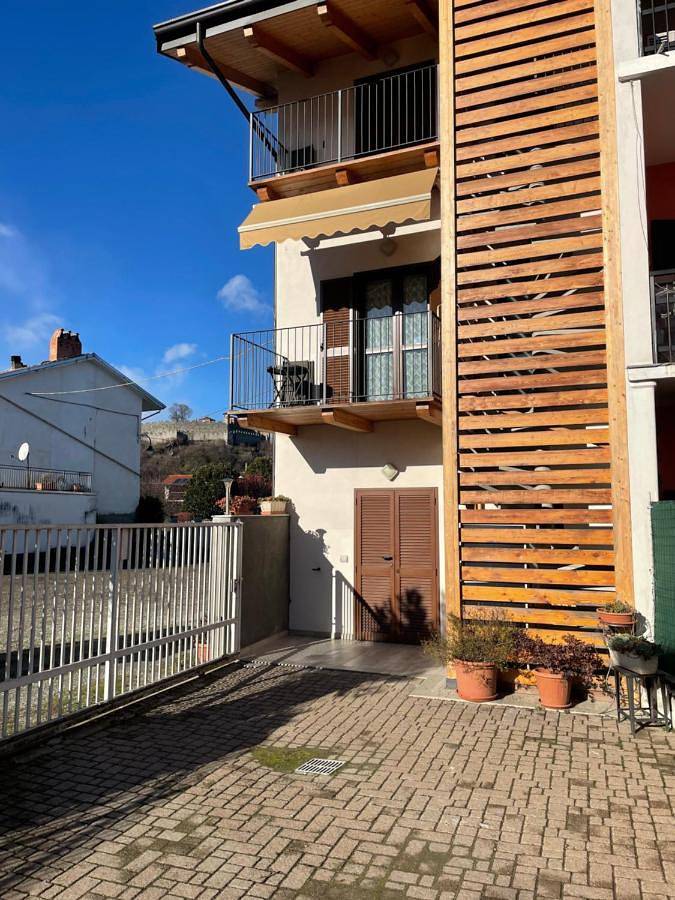 Gîte pour 2 personnes, avec Balcon ainsi que Terrasse et Vue à Pavone Canavese