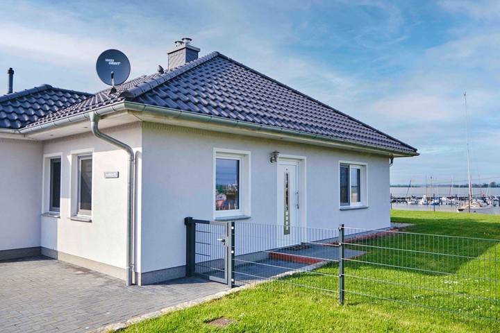 Ferienwohnung für 4 Personen, mit Terrasse und Garten in Stahlbrode